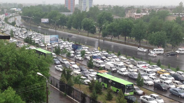 Toshkent ko‘chalarida tirband - Sputnik O‘zbekiston