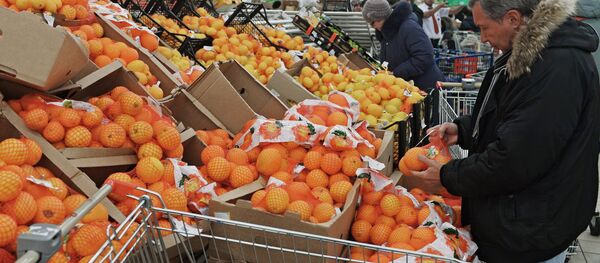 Кўптармоқли супермаркетларнинг бирида мева-сабзавотлар. Кўптармоқли супермаркетларнинг бирида мева-сабзавотлар. - Sputnik Ўзбекистон