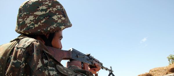 Военнослужащий армянской армии на боевой позиции Военнослужащий армянской армии на боевой позиции - Sputnik Ўзбекистон