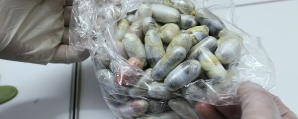 Контейнеры с изъятым героином в экспертно-криминалистическом центре - Sputnik Узбекистан