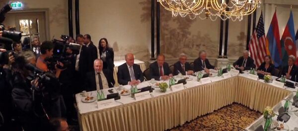 Встреча Сержа Саргсяна с Ильхамом Алиевым в Вене Встреча Сержа Саргсяна с Ильхамом Алиевым в Вене - Sputnik Узбекистан