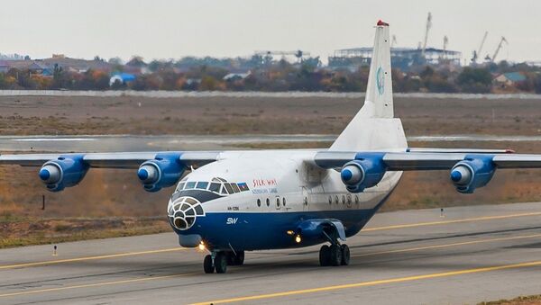 Самолет авиакомпании SilkWay - Sputnik Узбекистан