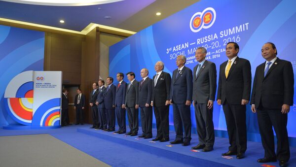 Совместное фотографирование глав делегаций-участников саммита Россия - АСЕАН - Sputnik Узбекистан