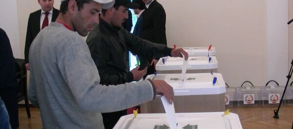 Имомуддин Сатторов: таджикистанцы в РФ голосуют за мир между странами Имомуддин Сатторов: таджикистанцы в РФ голосуют за мир между странами - Sputnik Узбекистан