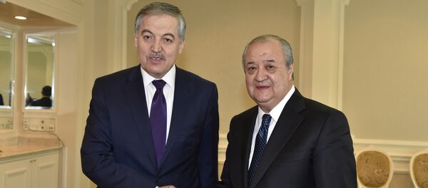 Глава МИД Узбекистана Абдулазиз Камилов и глава МИД Таджикистана Сироджиддин Аслов Глава МИД Узбекистана Абдулазиз Камилов и глава МИД Таджикистана Сироджиддин Аслов - Sputnik Ўзбекистон