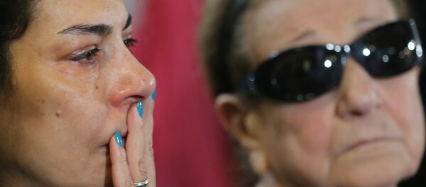 Родственники погибших пассажиров самолета А320 авиакомпании EgyptAir - Sputnik Узбекистан