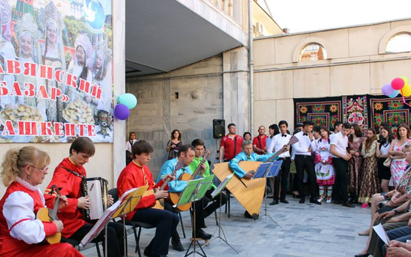 Музыканты на празднике славянской культуры и письменности в Ташкенте - Sputnik Узбекистан