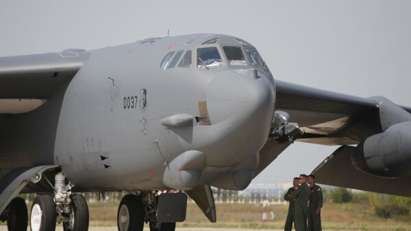 Американинг Б-52 бомбардимончи самолети - Sputnik Ўзбекистон