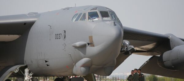Американский бомбардировщик Б-52  Американский бомбардировщик Б-52  - Sputnik Ўзбекистон