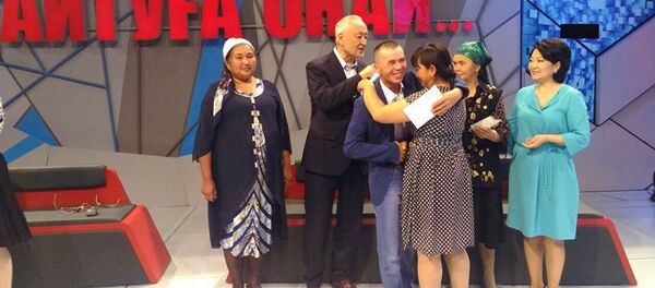 Кыргызстанка встретила сына, пропавшего 12 лет назад - Sputnik Узбекистан