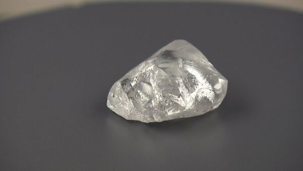Алмаз весом 207,29 карата: как выглядит найденный в Якутии уникальный камень - Sputnik Узбекистан