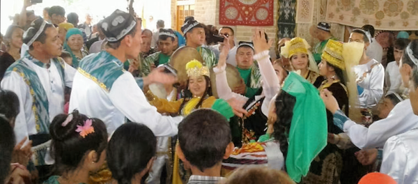 Бухорода Ипак ва зираворлар фестивали Бухорода Ипак ва зираворлар фестивали - Sputnik Ўзбекистон