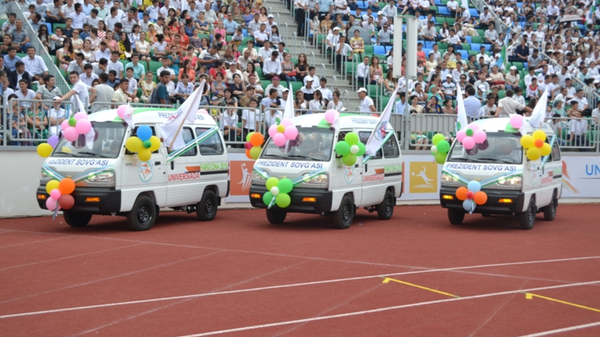 Автомобили Дамас — призы для победителей Универсиады-2016 в Фергане - Sputnik Узбекистан