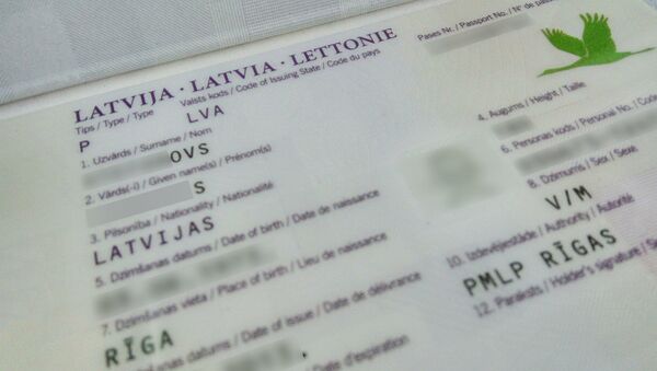 Разворот латвийского паспорта - Sputnik Узбекистан