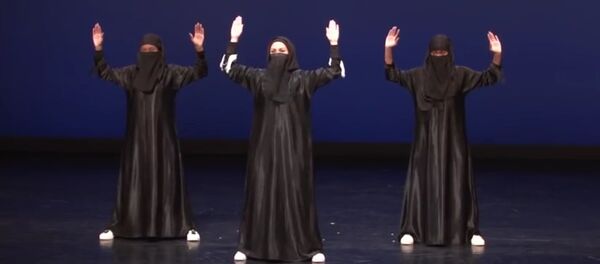 Девушки станцевали хип-хоп в хиджабах - Sputnik Узбекистан