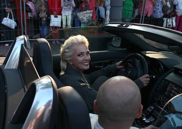 Лайма Вайкуле перед началом концерта Новая волна-2013 в Юрмале Лайма Вайкуле перед началом концерта Новая волна-2013 в Юрмале - Sputnik Узбекистан