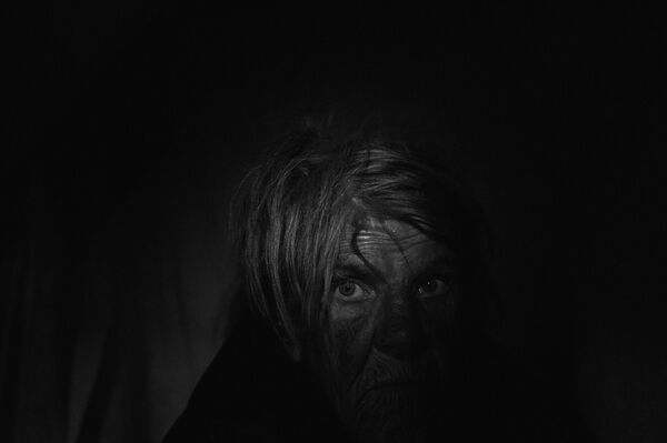 Фоторабота Виталия Мельникова из цикла Под землей Фоторабота Виталия Мельникова из цикла Под землей - Sputnik Узбекистан