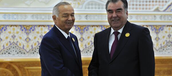 Президент Узбекистана Ислам Каримов и президент Таджикистана Эмомали Рахмон на саммит ШОС в Душанбе. Архивное фото. - Sputnik Узбекистан