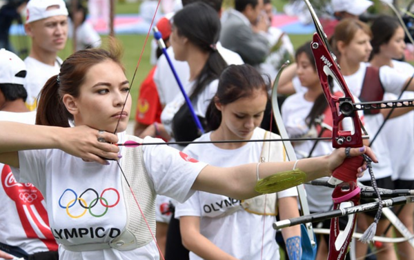 Соревнования по стрельбе из лука на спортивном празднике в Ташкенте - Sputnik Узбекистан