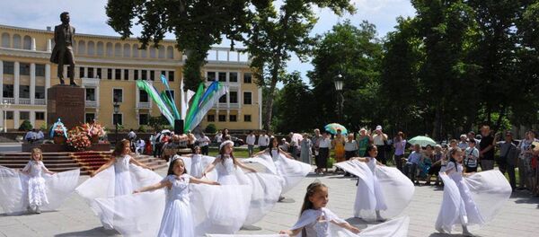 День русского языка в День рождения А.С.Пушкина - торжественное мероприятие в Ташкенте День русского языка в День рождения А.С.Пушкина - торжественное мероприятие в Ташкенте - Sputnik Узбекистан
