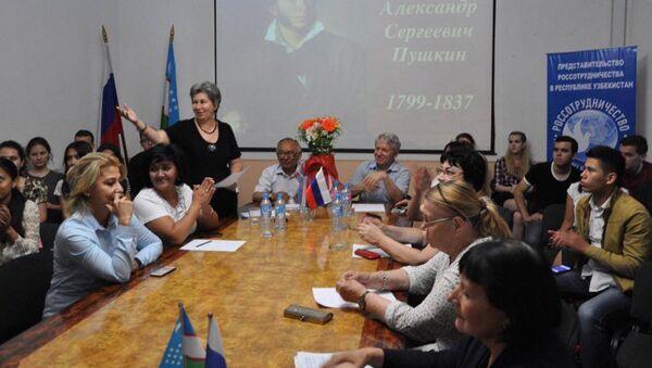 Конкурс чтецов стихотворений Пушкина состоялся в Ташкенте - Sputnik Узбекистан