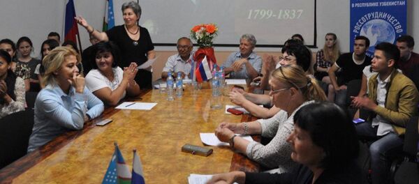 Конкурс чтецов стихотворений Пушкина состоялся в Ташкенте Конкурс чтецов стихотворений Пушкина состоялся в Ташкенте - Sputnik Узбекистан