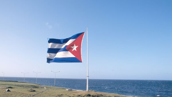 Кубинский флаг над набережной Маликон - Sputnik Узбекистан