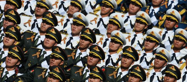 Военнослужащие армии Китая во время военного парада Военнослужащие армии Китая во время военного парада - Sputnik Узбекистан
