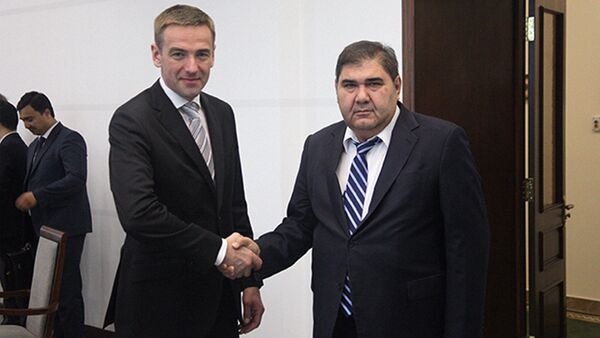 Заместитель министра промышленности и торговли РФ Виктор Евтухов (слева) - Sputnik Узбекистан