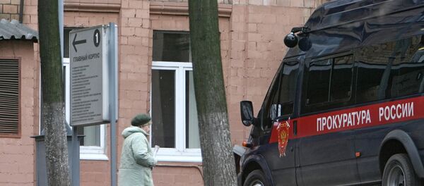 Автомобиль Генпрокуратуры РФ у Московской больницы N6 Автомобиль Генпрокуратуры РФ у Московской больницы N6 - Sputnik Узбекистан