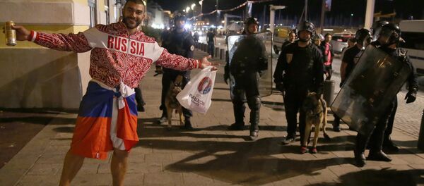 Ночные беспорядки в Марселе Ночные беспорядки в Марселе - Sputnik Узбекистан