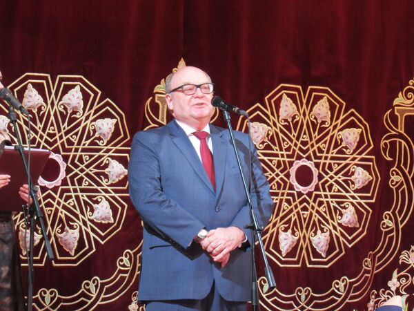 Выступление посла России в Узбекистане Владимира Тюрденева на концерте в честь Дня России Выступление посла России в Узбекистане Владимира Тюрденева на концерте в честь Дня России - Sputnik Узбекистан