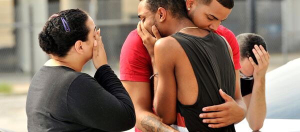 Жители Орландо после теракта Жители Орландо после теракта - Sputnik Узбекистан