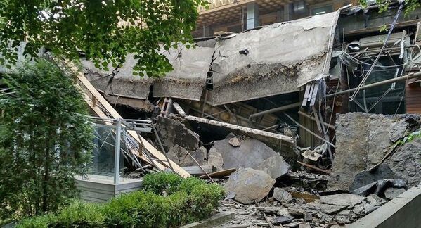 Обрушение террассы алматинской гостиницы Казахстан - Sputnik Узбекистан