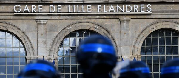 Fransuzskie pravooxraniteli v Lille - Sputnik O‘zbekiston