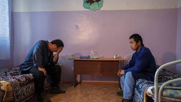 Мигранты в ожидании депортации. Архивное фото - Sputnik Ўзбекистон