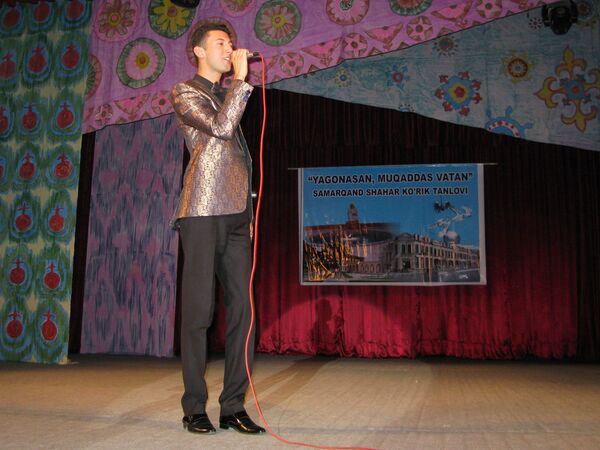 Участник конкурса “Ягонасан, муқаддас Ватан!” в Самарканде Участник конкурса “Ягонасан, муқаддас Ватан!” в Самарканде - Sputnik Узбекистан