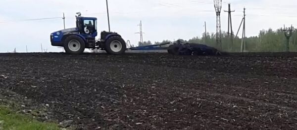 Будущее сельского хозяйства: первый беспилотный трактор вышел в поля - Sputnik Узбекистан