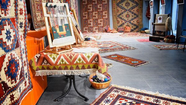 Восточные ковры ручной работы - фестиваль в крепости Рабат - Sputnik Узбекистан