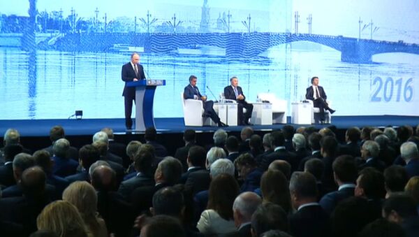Выступление президента РФ Владимира Путина на пленарном заседании ПМЭФ - Sputnik Узбекистан