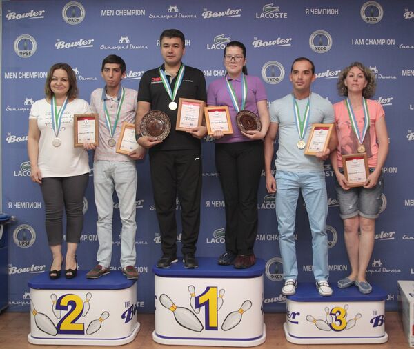 Победители и призеры Кубка Узбекистана по боулингу - Sputnik Узбекистан