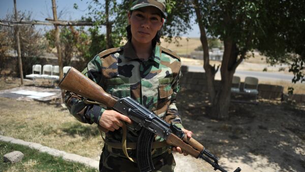 Бойцы курдских отрядов, воюющие против ИГ - Sputnik Ўзбекистон