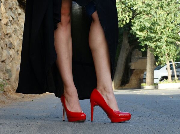 Под чадрой часто скрываются элементы западного наряда, что может послужить объектом повышенного интереса полиции нравов и повлечь за собой административное взыскание. - Sputnik Узбекистан