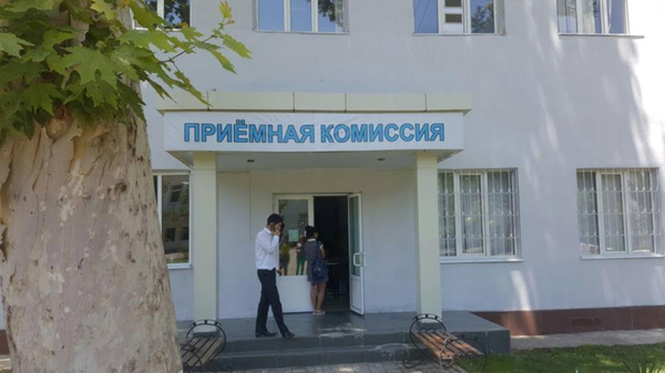 Priyemnaya komissiya filiala RGU imeni Gubkina v Tashkente - Sputnik Oʻzbekiston