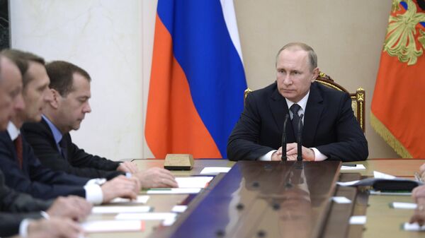 Президент РФ В. Путин провел заседание Совбеза РФ - Sputnik Узбекистан