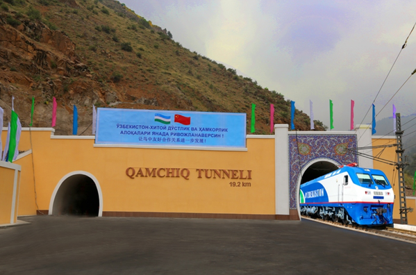 Запуск движения по железнодорожному тоннелю Ангрен-Пап - Sputnik Узбекистан
