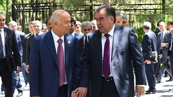 Ислам Каримов и Эмомали Рахмон на саммите ШОС в Ташкенте - Sputnik Узбекистан