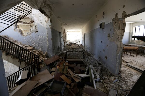 Разрушенная школа в провинции Идлиб в Сирии - Sputnik Узбекистан