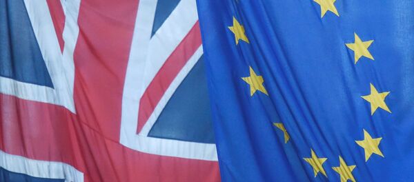 Флаги Британии и ЕС. Флаги Британии и ЕС. - Sputnik Узбекистан