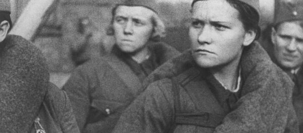 Кадр из фильма Москвичи в 1941 году Кадр из фильма Москвичи в 1941 году - Sputnik Ўзбекистон